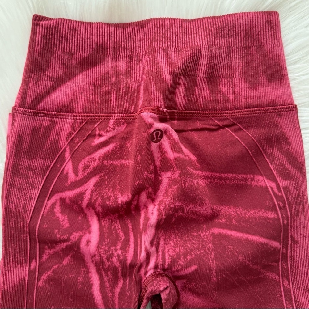 Lululemon Ebb to Street 25 Chianti New Year’s Leggings 2 - Picture 3 of 3